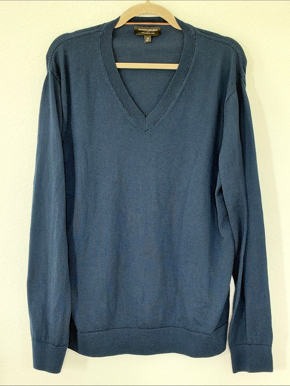 Banana Republic Men's XL 100% Merino Wool V-Neck Sweater Navy Blue